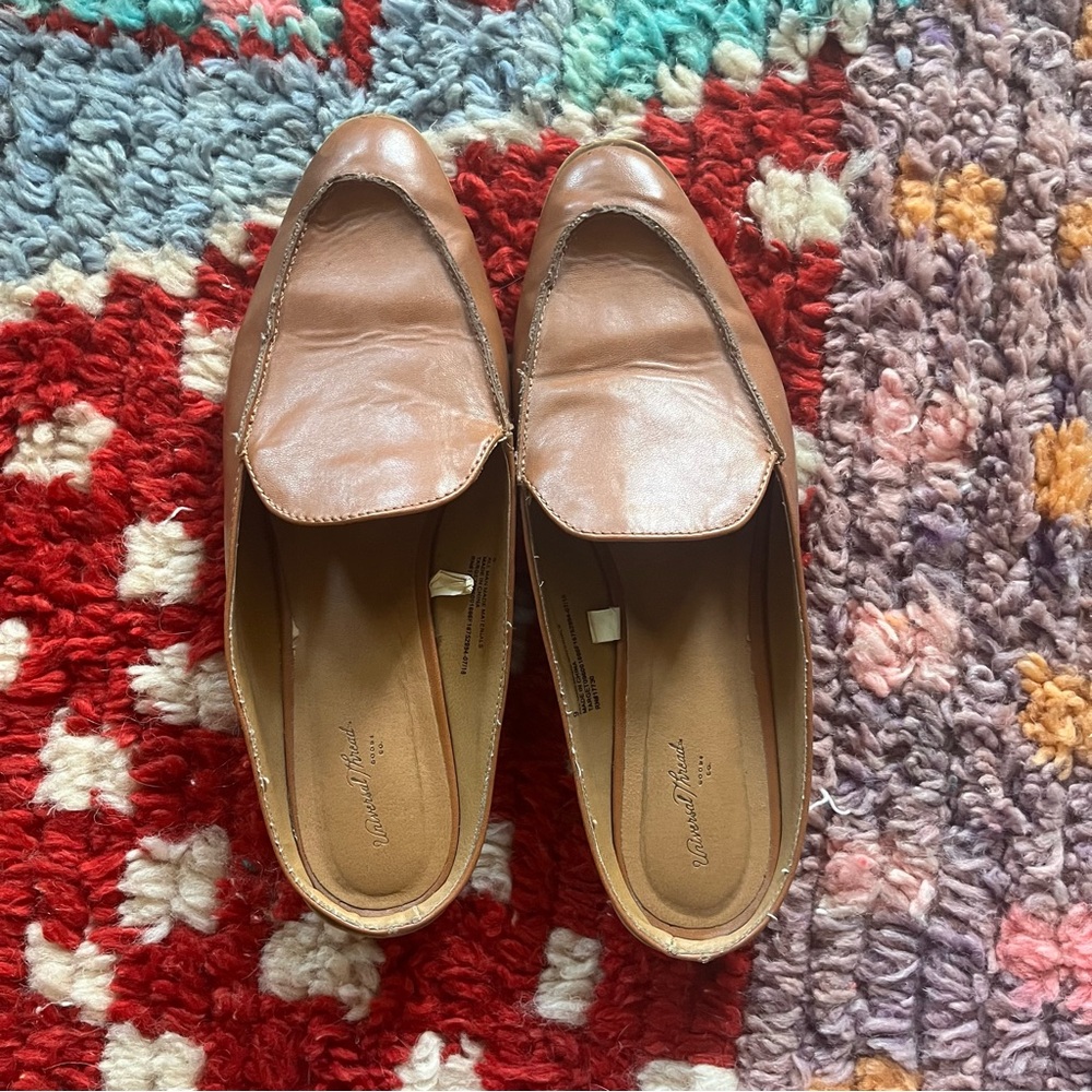 universal thread loafers